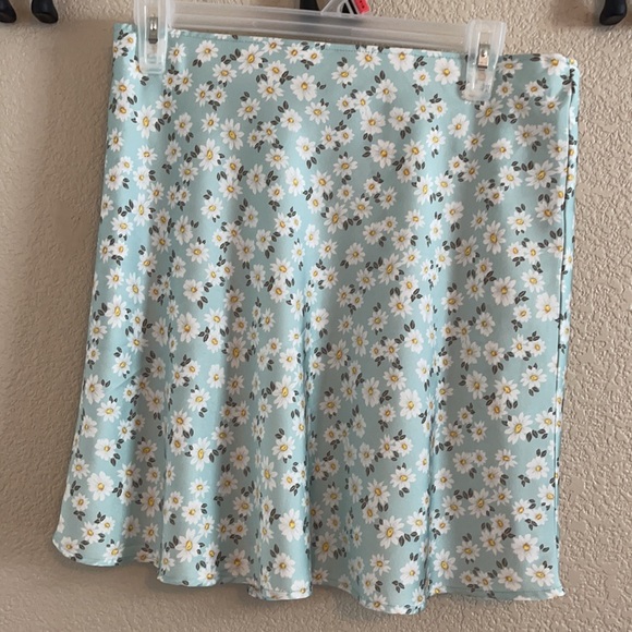 3 mini skirts - Picture 6 of 9